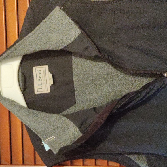 LL Bean men's size medium black and gray vest jacket - Picture 4 of 4